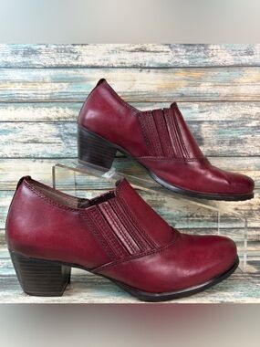 Tamaris Booties Size 7/38 Red Leather Chelsea Slip On Block Heel Dress Shoe